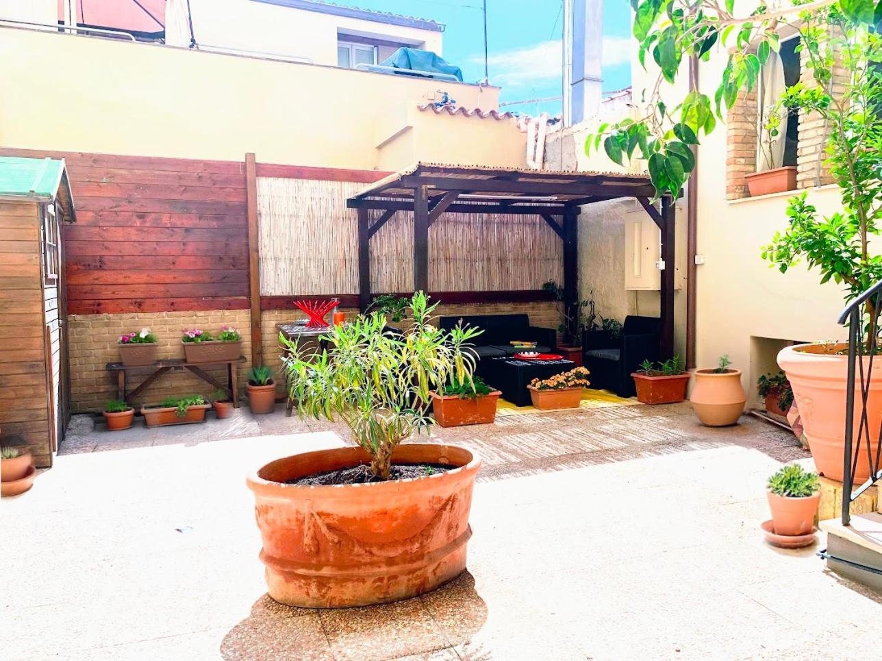 Ferienwohnung Oasi Urbana Con Terrazza E Vista Cagliari Exterior foto
